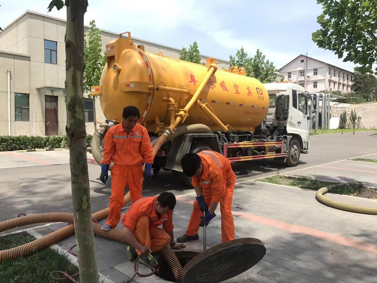 扬州化粪池清理与5-8吨吸粪车施工效率分析